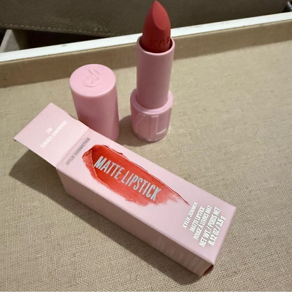KYLIE COSMETICS MATTE LIPSTICK – 209 SUMMER SOMEWHERE - Picture 4 of 17